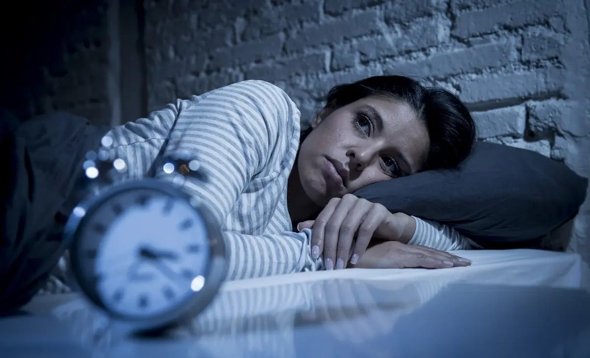 Do you also often look at the clock while sleeping, then you need to know this