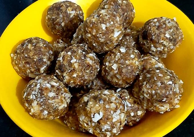 खजर नरयल लडड khajoor nariyal ladoo recipe in hindi रसप मखय तसवर