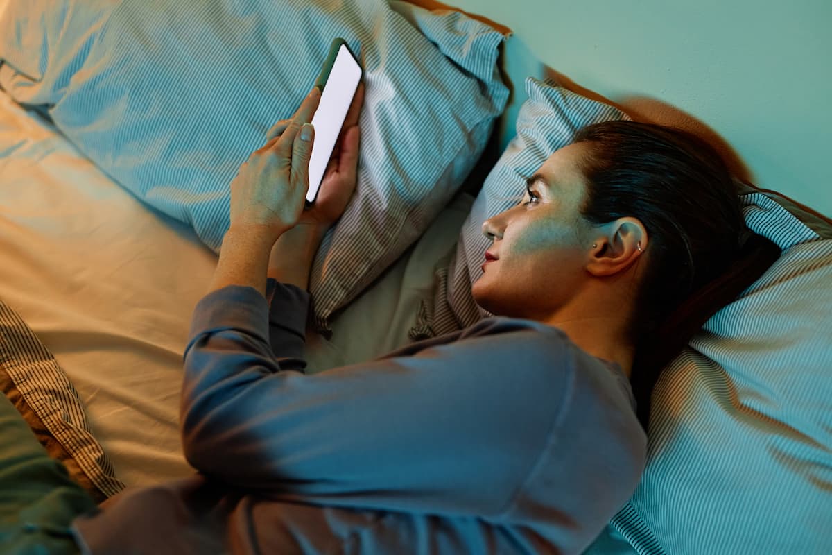 What is the new trend that started 'sleepmaxxing' for better sleep?