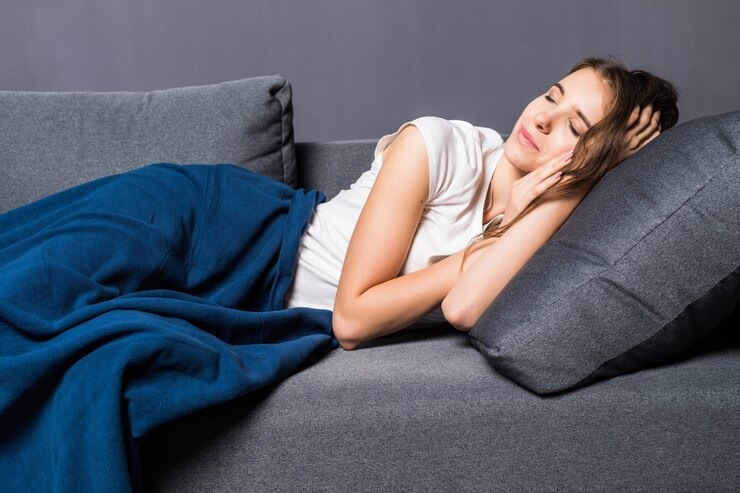 What is the new trend that started 'sleepmaxxing' for better sleep?