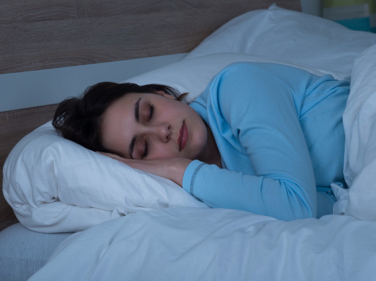 What is the new trend that started 'sleepmaxxing' for better sleep?