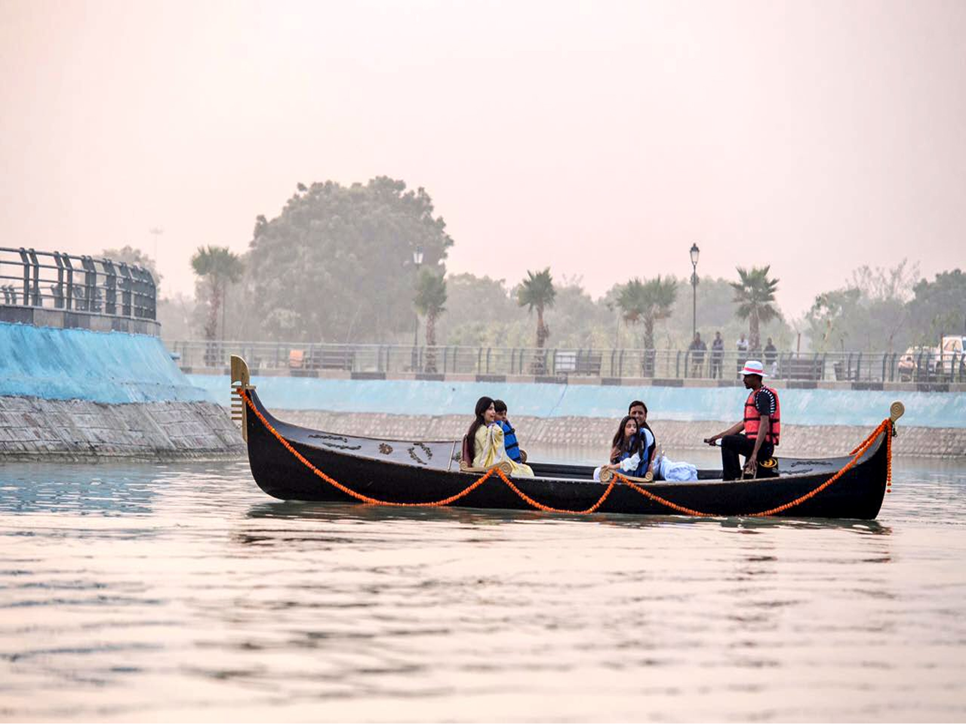 01 Gondola Boat in Janeshwar Mishra Park