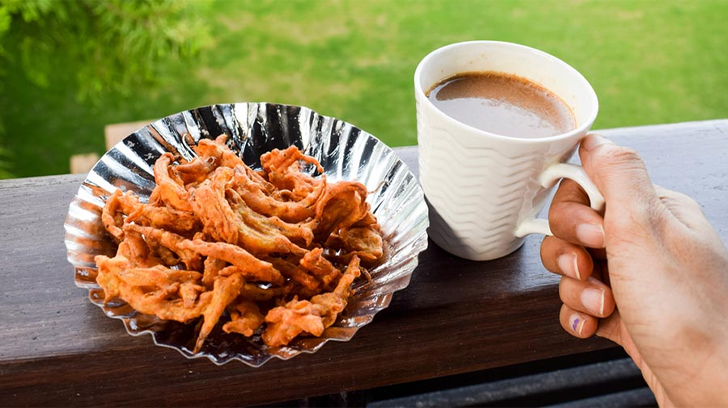 02 Chai And Pakora