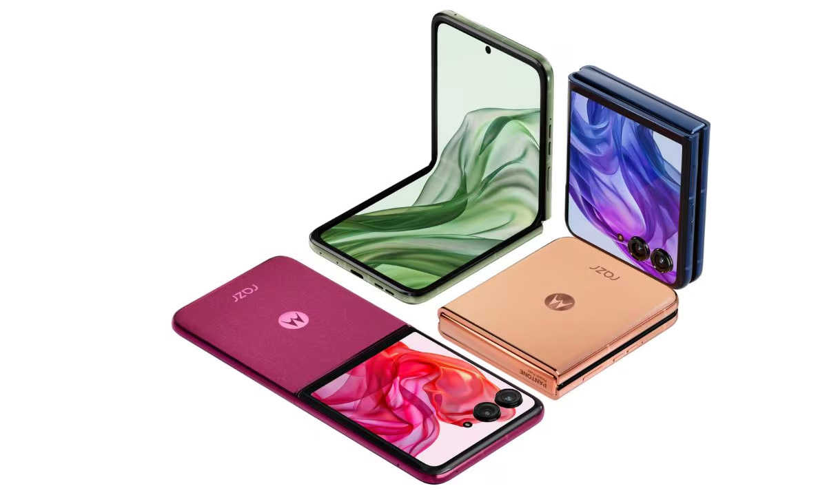 Motorola launches 2 new smartphones...