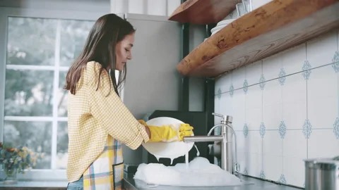 Feeling lazy while washing dishes in winter? Adopt these tips and the work will be done quickly.